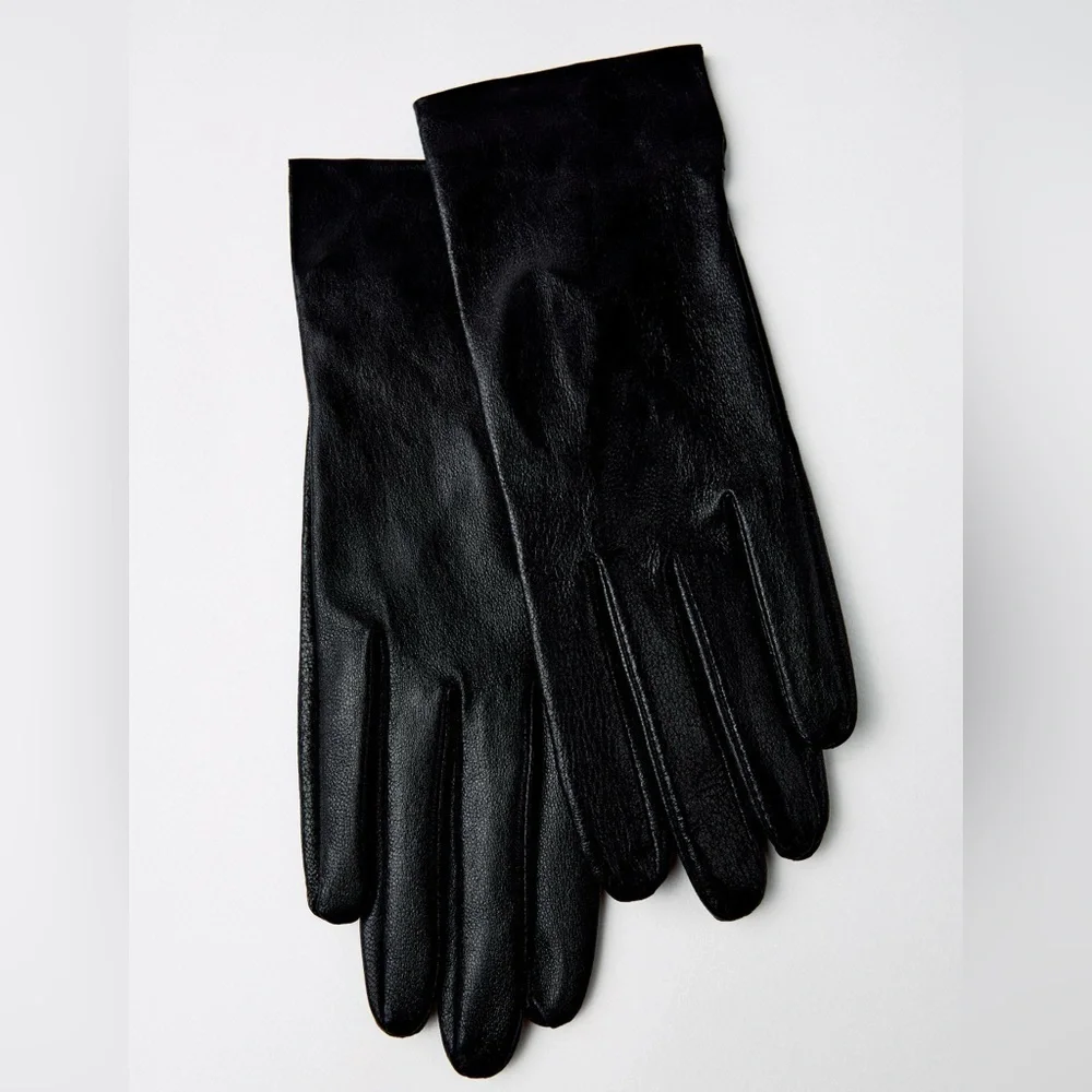 NWOT. Zara Black 100% Leather Gloves.